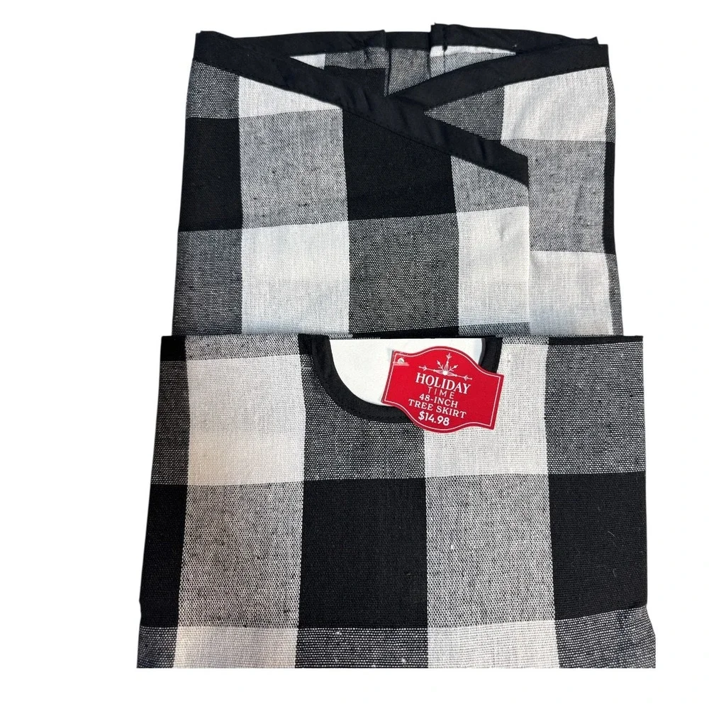 NWT Holiday Time 48 Inch Round Christmas Tree Skirt Black &‎ White Buffalo Plaid